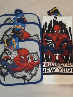 Marvel Spider-Man Kitchen Towel & Pot Holder Set 4 Pc NWT